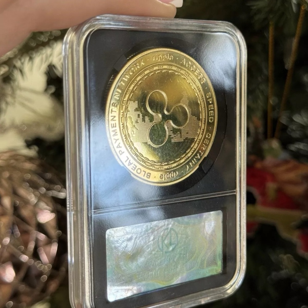 Gold Color Ripple Commemorative Coin - Picture 3 of 12